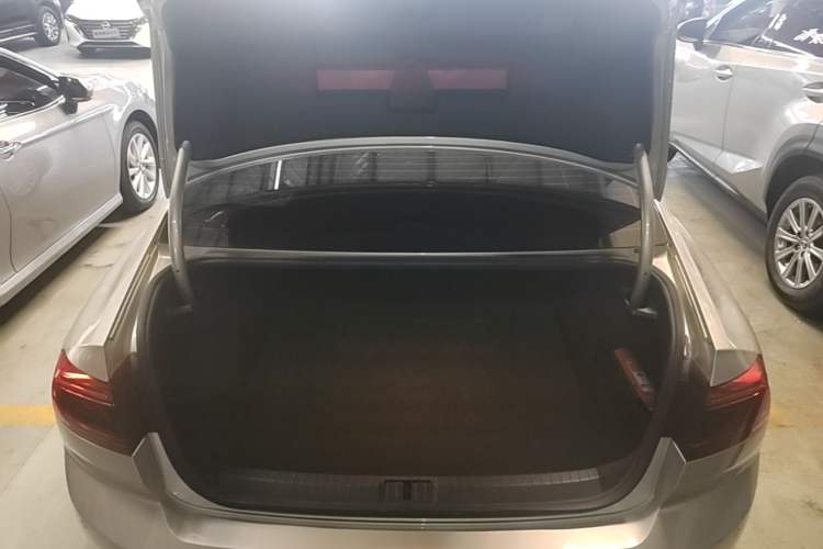 Used Volkswagen Magotan 2020 280TSI DSG Comfort Edition Trunk