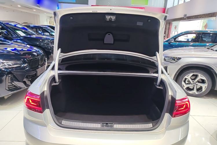 Used Volkswagen Magotan 2020 280TSI DSG Comfort Edition Trunk
