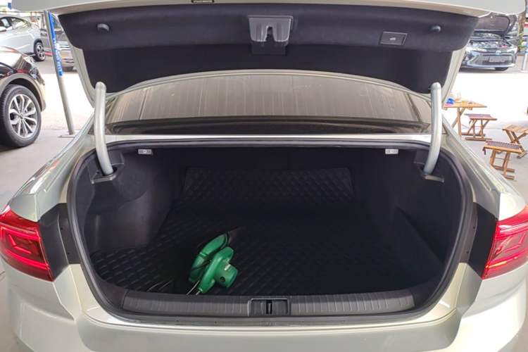 Used Volkswagen Magotan 2020 330TSI DSG Luxury Edition Trunk