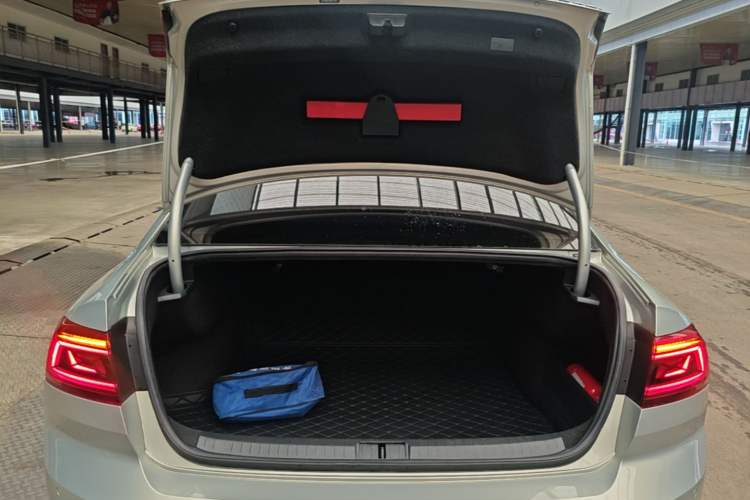 Used Volkswagen Magotan 2020 330TSI DSG Leading Model Trunk