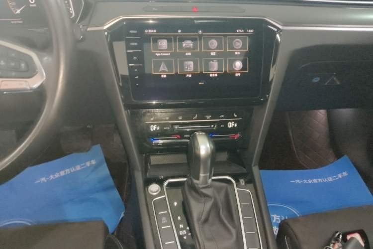 Used Volkswagen Magotan 2020 330TSI DSG Luxury Edition Audio And AC Panel
