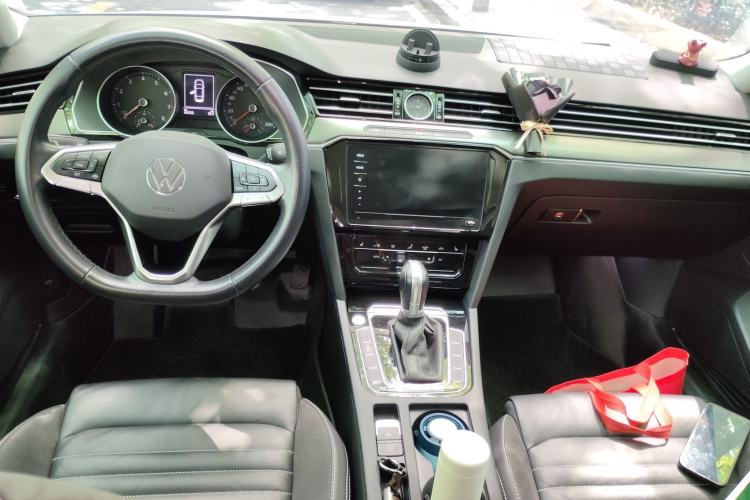 Used Volkswagen Magotan 2020 330TSI DSG Leading Model Center Console