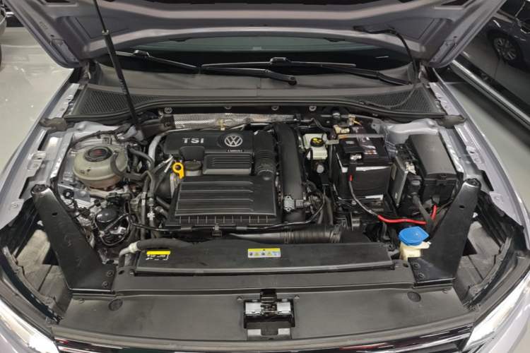 Used Volkswagen Magotan 2020 280TSI DSG Comfort Edition Engine Bay