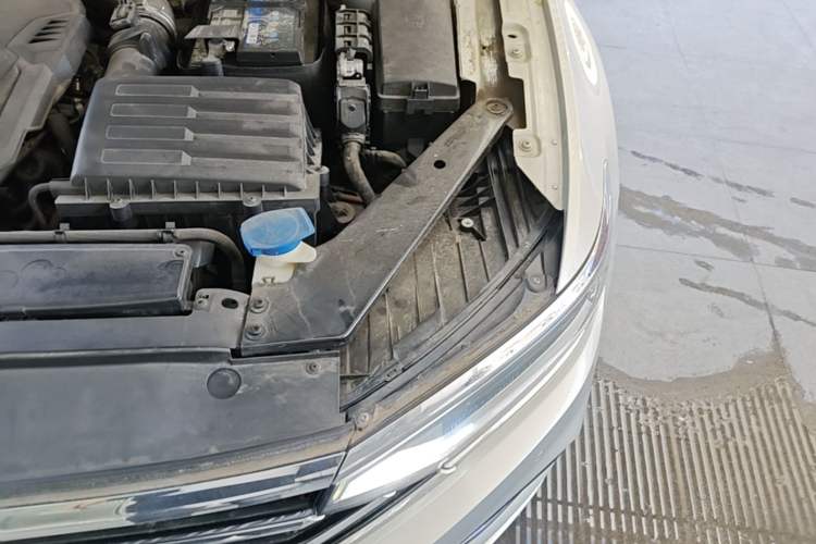 Used Volkswagen Magotan 2020 330TSI DSG Luxury Edition Engine Bay Left