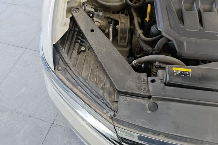 Used Volkswagen Magotan 2020 330TSI DSG Luxury Edition Engine Bay Right