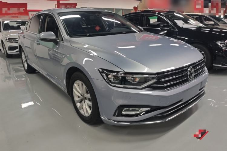 Used Volkswagen Magotan 2020 280TSI DSG Comfort Edition Front Right 45 Deg