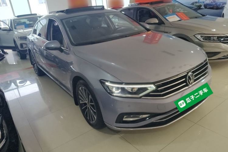 Used Volkswagen Magotan 2020 330TSI DSG Luxury Edition Front Right 45 Deg
