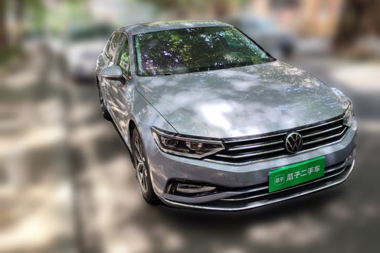 Used Volkswagen Magotan 2020 330TSI DSG Leading Model Front Right 45 Deg