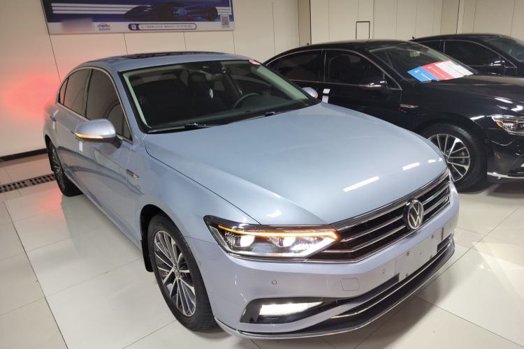 Used Volkswagen Magotan 2020 380TSI DSG Luxury Version Front Right 45 Deg