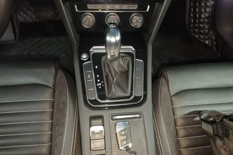 Used Volkswagen Magotan 2020 280TSI DSG Comfort Edition Gear Lever