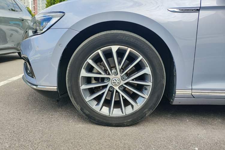 Used Volkswagen Magotan 2020 380TSI DSG Luxury Version Left Front Wheel Hub