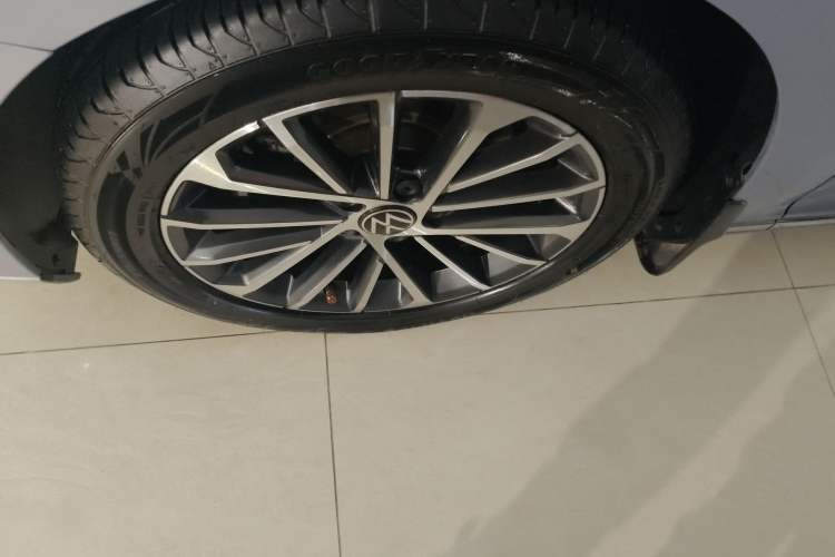 Used Volkswagen Magotan 2020 330TSI DSG Luxury Edition Left Front Wheel Hub