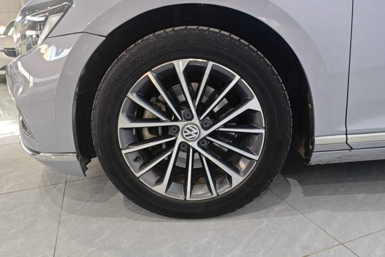 Used Volkswagen Magotan 2020 380TSI DSG Luxury Version Left Front Wheel Hub