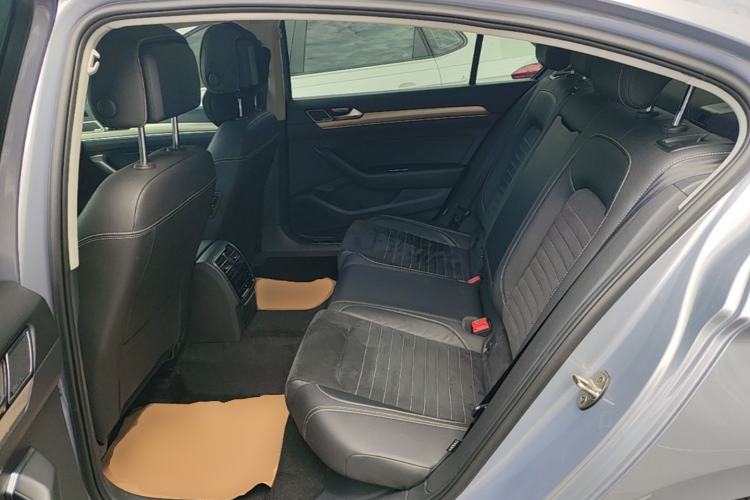 Used Volkswagen Magotan 2020 380TSI DSG Luxury Version Left Rear Seat