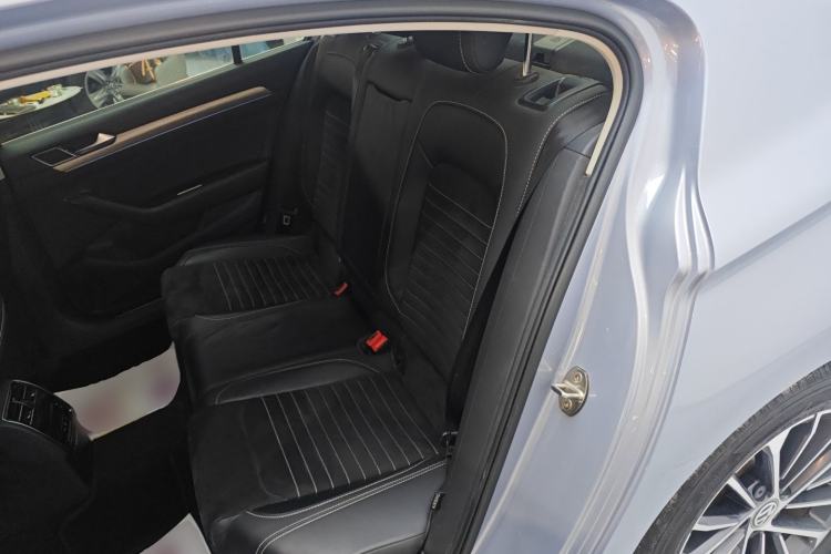 Used Volkswagen Magotan 2020 380TSI DSG Luxury Version Left Rear Seat