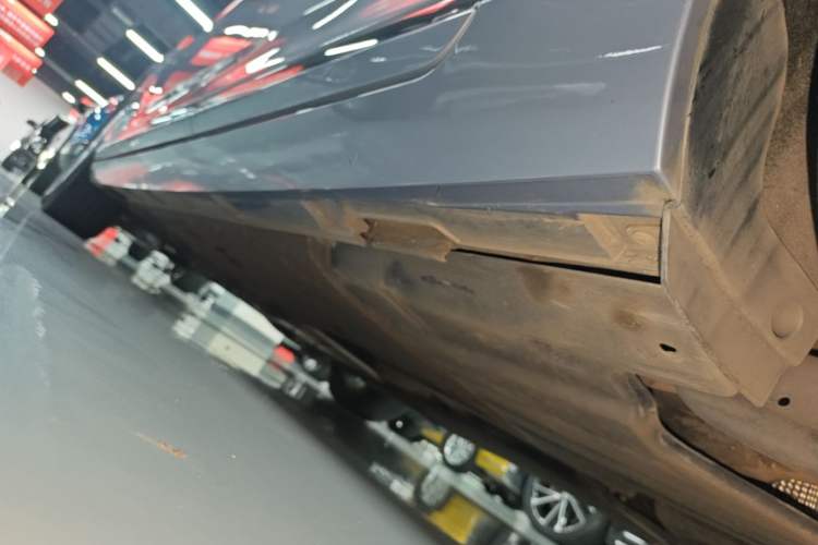 Used Volkswagen Magotan 2020 280TSI DSG Comfort Edition Left Side Sill