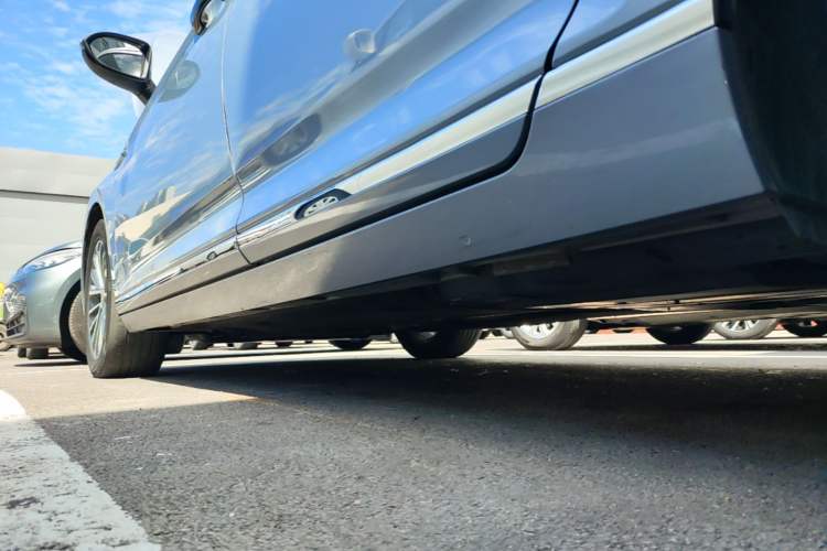 Used Volkswagen Magotan 2020 380TSI DSG Luxury Version Left Side Sill