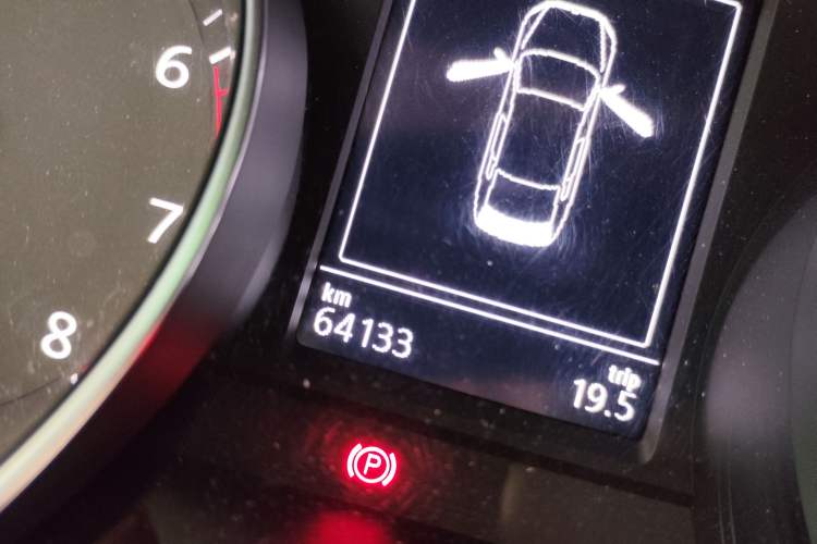 Used Volkswagen Magotan 2020 330TSI DSG Leading Model Odometer Close Up
