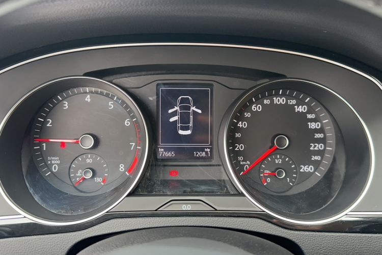 Used Volkswagen Magotan 2020 330TSI DSG Leading Model Odometer Close Up