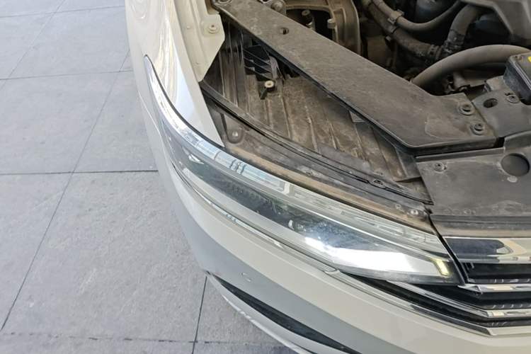 Used Volkswagen Magotan 2020 330TSI DSG Luxury Edition Right Front Headlight