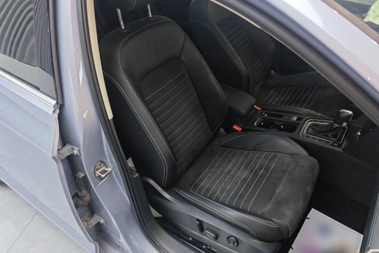 Used Volkswagen Magotan 2020 380TSI DSG Luxury Version Right Front Seat