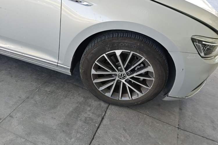 Used Volkswagen Magotan 2020 330TSI DSG Luxury Edition Right Front Wheel Hub