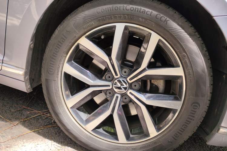 Used Volkswagen Magotan 2020 330TSI DSG Leading Model Right Front Wheel Hub