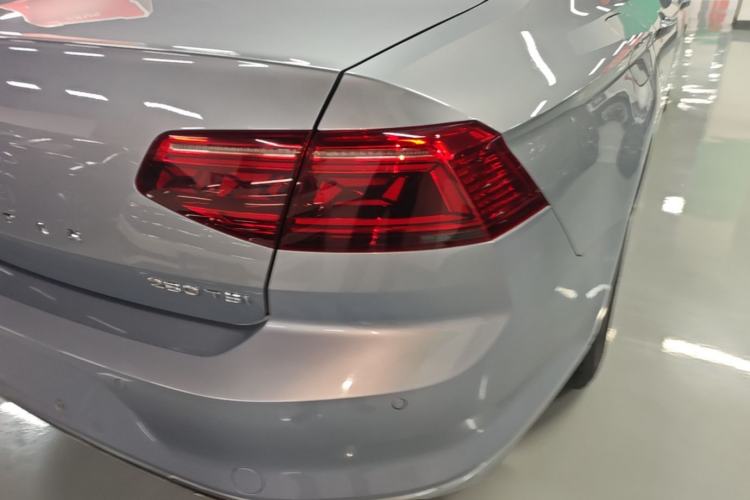 Used Volkswagen Magotan 2020 280TSI DSG Comfort Edition Right Rear Taillight
