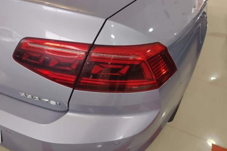 Used Volkswagen Magotan 2020 330TSI DSG Luxury Edition Right Rear Taillight