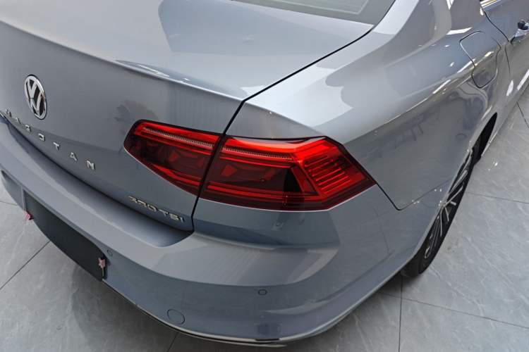 Used Volkswagen Magotan 2020 380TSI DSG Luxury Version Right Rear Taillight