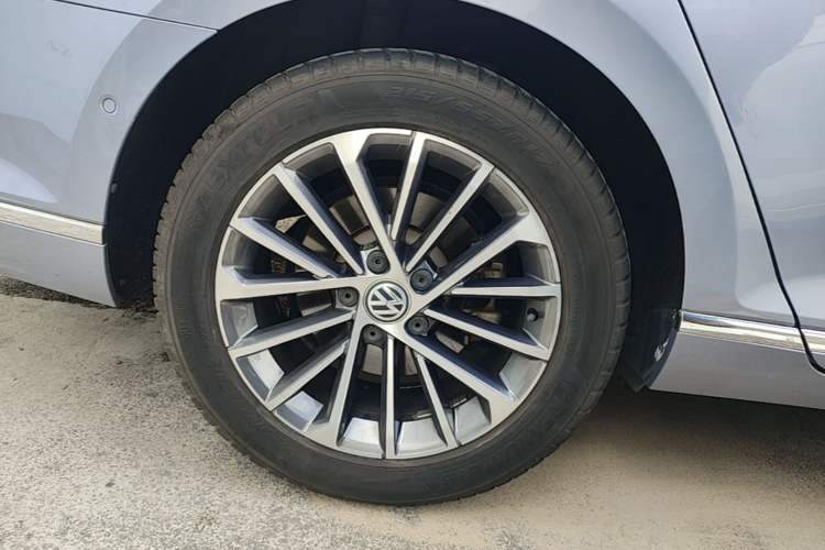Used Volkswagen Magotan 2020 380TSI DSG Luxury Version Right Rear Wheel Hub