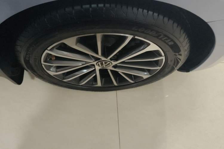 Used Volkswagen Magotan 2020 330TSI DSG Luxury Edition Right Rear Wheel Hub