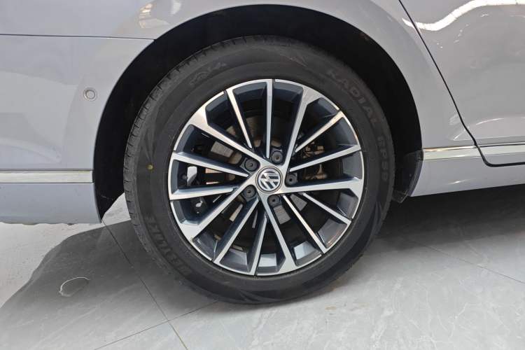 Used Volkswagen Magotan 2020 380TSI DSG Luxury Version Right Rear Wheel Hub