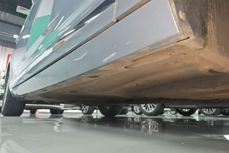 Used Volkswagen Magotan 2020 280TSI DSG Comfort Edition Right Side Sill