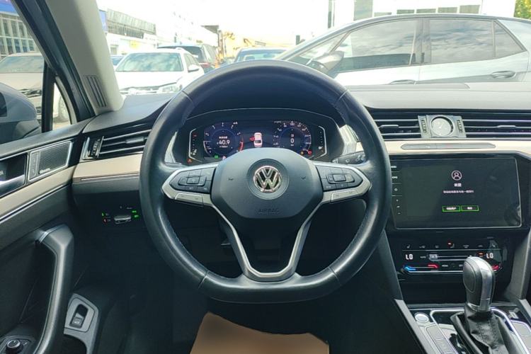 Used Volkswagen Magotan 2020 380TSI DSG Luxury Version Steering Wheel