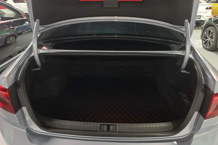 Used Volkswagen Magotan 2020 280TSI DSG Comfort Edition Trunk