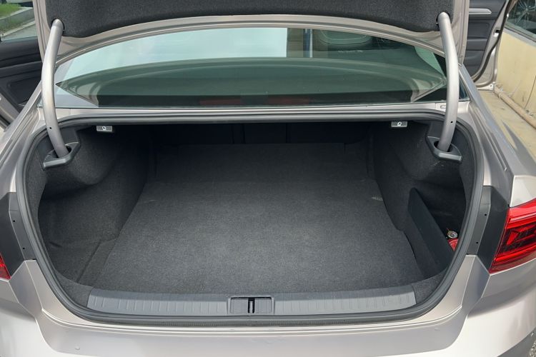 Used Volkswagen Magotan 2020 330TSI DSG Leading Model Trunk