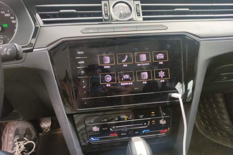 Used Volkswagen Magotan 2020 330TSI DSG Leading Model Audio And AC Panel