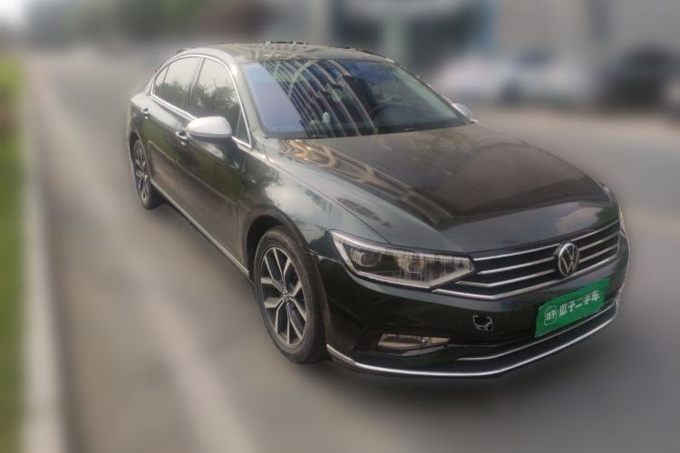 Used Volkswagen Magotan 2020 330TSI DSG Leading Model Front Right 45 Deg