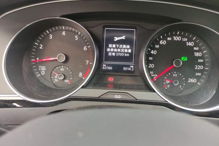 Used Volkswagen Magotan 2020 330TSI DSG Leading Model Odometer Close Up