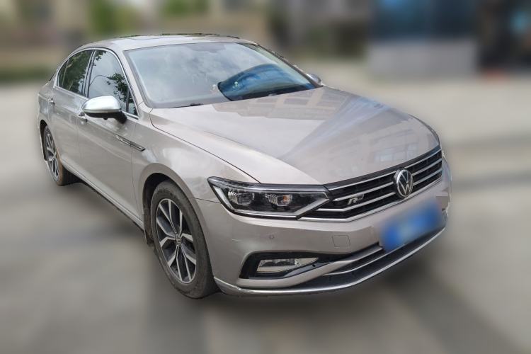 Used Volkswagen Magotan 2020 330TSI DSG Leading Model Front Right 45 Deg