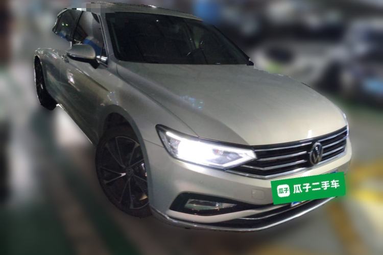 Used Volkswagen Magotan 2020 330TSI DSG Leading Model Front Right 45 Deg