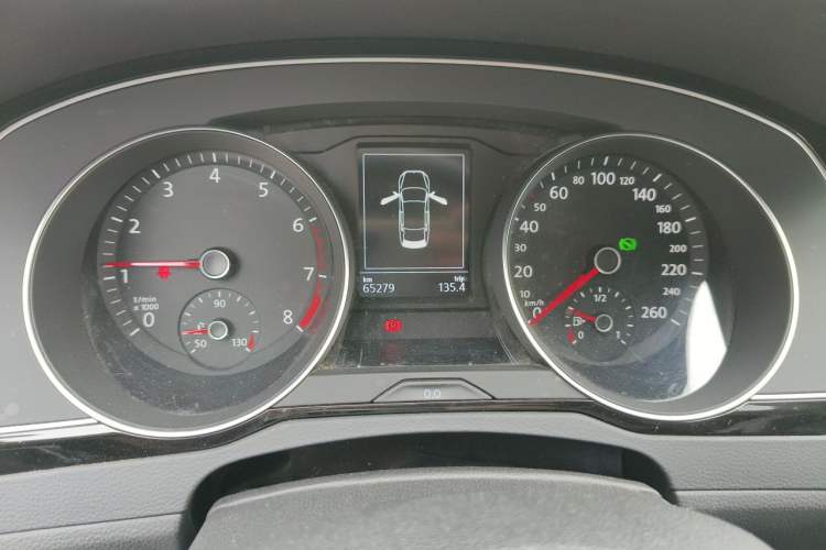 Used Volkswagen Magotan 2020 330TSI DSG Leading Model Odometer Close Up
