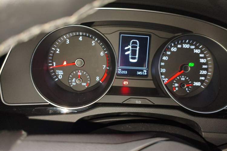 Used Volkswagen Magotan 2020 330TSI DSG Leading Model Odometer Close Up