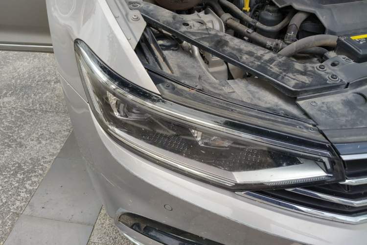 Used Volkswagen Magotan 2020 330TSI DSG Leading Model Right Front Headlight