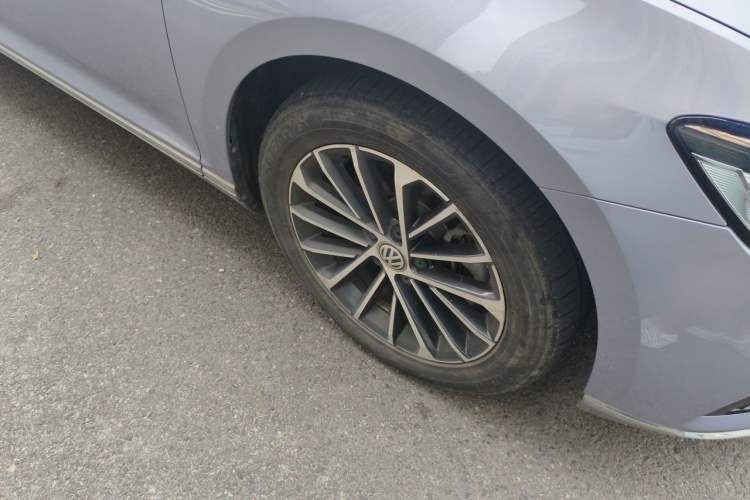 Used Volkswagen Magotan 2020 330TSI DSG Luxury Edition Right Front Wheel Hub
