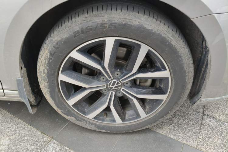 Used Volkswagen Magotan 2020 330TSI DSG Leading Model Right Front Wheel Hub