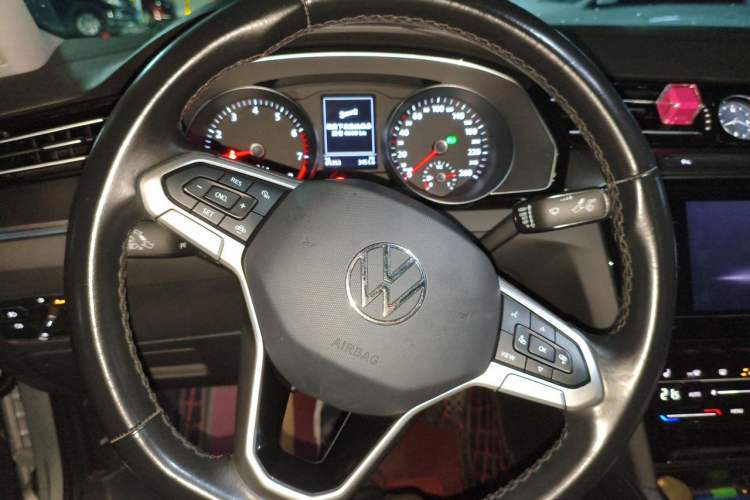 Used Volkswagen Magotan 2020 330TSI DSG Leading Model Steering Wheel