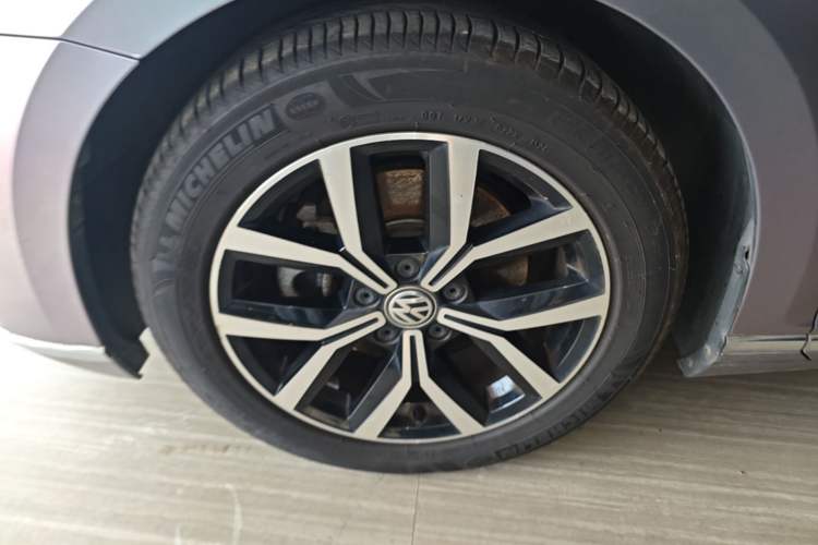 Used Volkswagen Magotan 2020 330TSI DSG Leading Model Left Front Wheel Hub
