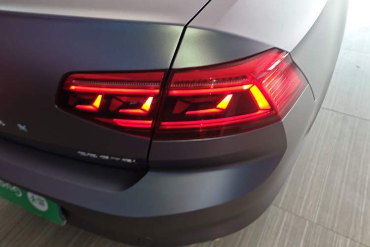 Used Volkswagen Magotan 2020 330TSI DSG Leading Model Right Rear Taillight